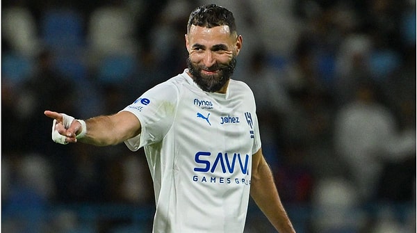 Karadeniz ekibi 38 yaşındaki golcünün transfer şartlarını ve maliyetini sordu.