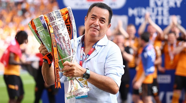 İngiliz futbolunun zirvesi olan Premier Lig'de kalıcı olmayı hedefleyen Hull City, tarihinin en kritik dönemlerinden birinden geçiyor.