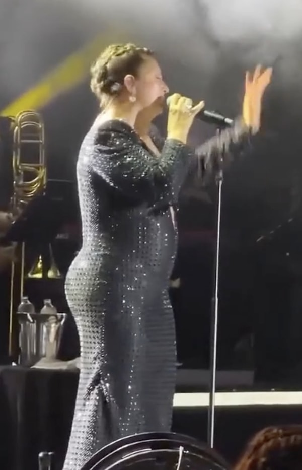 Hatırlarsanız Sibel Can, yalnızca birkaç gün önce Belek'te verdiği konserde görüntüsüyle herkesi epey şaşırtmıştı.