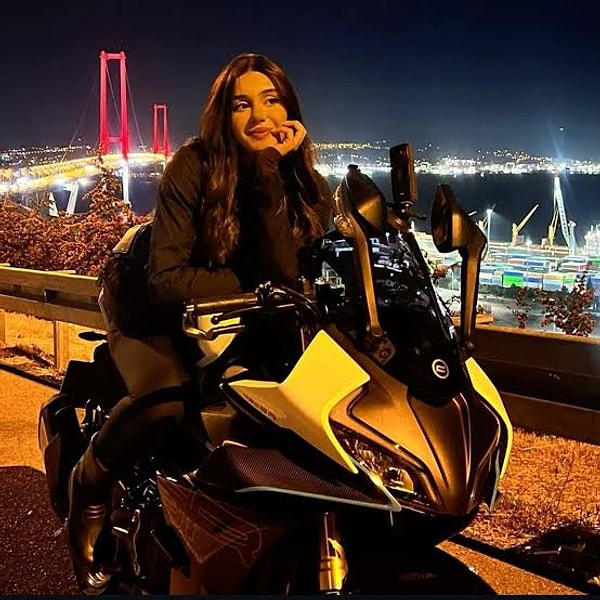 Sosyal medyada motosiklet videolarıyla on binlerce kişiye ulaşan 22 yaşındaki Ceyda Yakova'dan acı haber geldi.