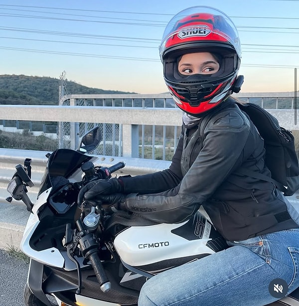 Ceyda Yakova'nın motosiklet üzerindeki bazı hareketleri yakınlarının da yüreğini ağzına getiriyordu. Üstelik genç isim yalnızca birkaç ay önce ciddi bir kaza atlatmıştı.