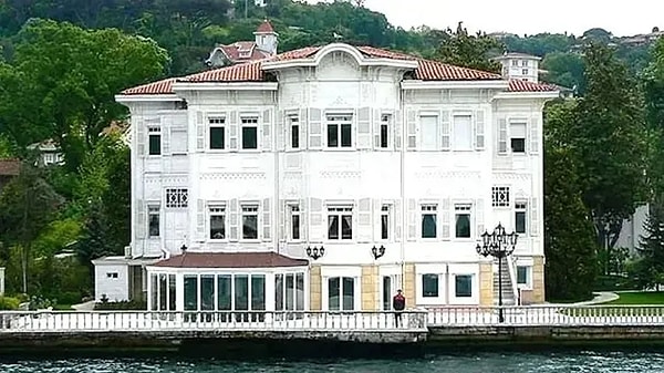 Süreyya Yalçın ve kardeşleri anlaştı: Faruk Yalçın'ın tarihi yalısı 55 milyon dolara satılacak.