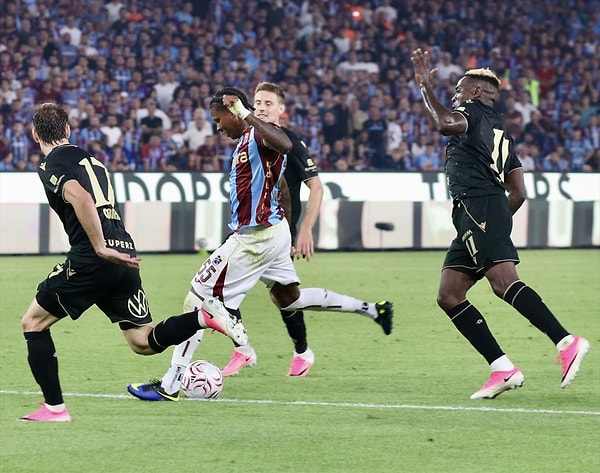 İkinci yarı baskı arttı gol gelmedi.