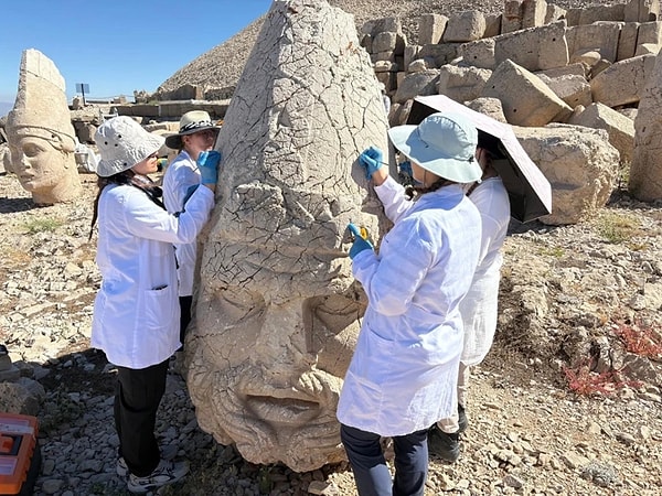 1987 yılında UNESCO Dünya Mirası Listesi’ne alınan Nemrut Dağı’nda ilk kez bu ölçekte kapsamlı koruma çalışmaları yürütülüyor.