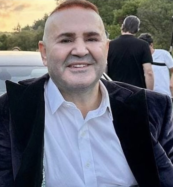 Türk komedisinin kendine has isimlerinden Şafak Sezer, yıllardır popülaritesinden pek bir şey kaybetmiyor.