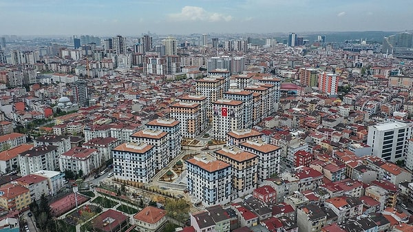 Earthquake-resistant safe districts in Istanbul: How are housing prices in districts far from the fault line?