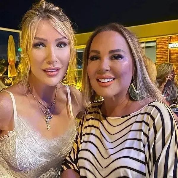 Filtreleriyle sık sık gündeme gelen Seda Sayan bu kez "filtresiz" denilerek paylaşılan bir fotoğrafı görünce küplere bindi!