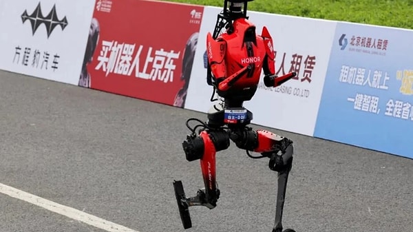 Robot Süperman daha da hızlanabilir.
