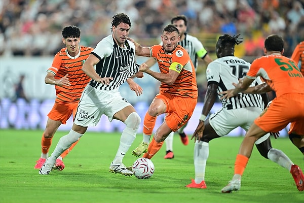 Beşiktaş ilk kez gol yedi.