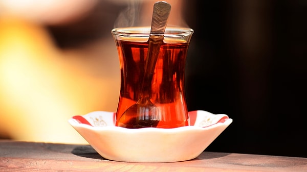 Çaydaki bileşenler damarları koruyabilir, iltihabı azaltabilir, rahatlamaya yardımcı olabilir.