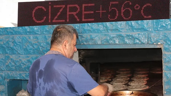 Şırnak’ın Cizre ilçesinde etkili olan kavurucu sıcaklar, fırıncıların çalışma koşullarını daha da zorlaştırıyor.