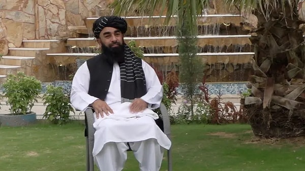 Kadının hayatına dair bu umursamaz kararı veren vali Abdullah Sarhadi, geçmişte Bamiyan'daki dünyaca ünlü tarihi Buda heykellerini bizzat yıktığını itiraf eden ve yıllarca Guantanamo'da esir tutulmuş eski bir komutandan başkası değil.