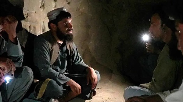Başkent Kabil'de yöneticiler yeni hayatlarına uyum sağlarken, ülkenin kırsal bölgelerinde halk temiz su, yol ve sağlık ocağı gibi en temel insani ihtiyaçlara bile ulaşamamanın çaresizliğini yaşıyor.