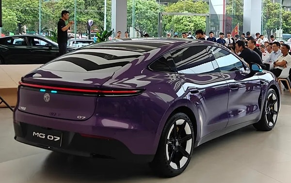 Modelin şarj edilebilir hibrit (PHEV) versiyonu ise adeta depo doldurma derdini unutturuyor.
