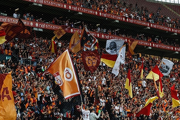 Galatasaray ve Trabzonspor zirvede yer aldı.