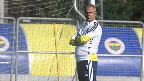 Ve o doksan dakikada ter dökülerek, servet harcanarak inşa edilen kurumsal akıl, tek bir cümlede kendi kalesine gol atıverir.