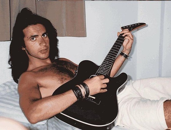 Boğaziçi sıralarından rock sahnelerine koştu.