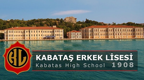 Bu sene Yükseköğretim Kurumları Sınavı'nda (YKS) ilk beş sırayı alan, ayrıca ilk 100'e 22 öğrenci yerleştiren Kabataş Erkek Lisesi'nin sosyal medya hesaplarında yeni bir paylaşım yapıldı.