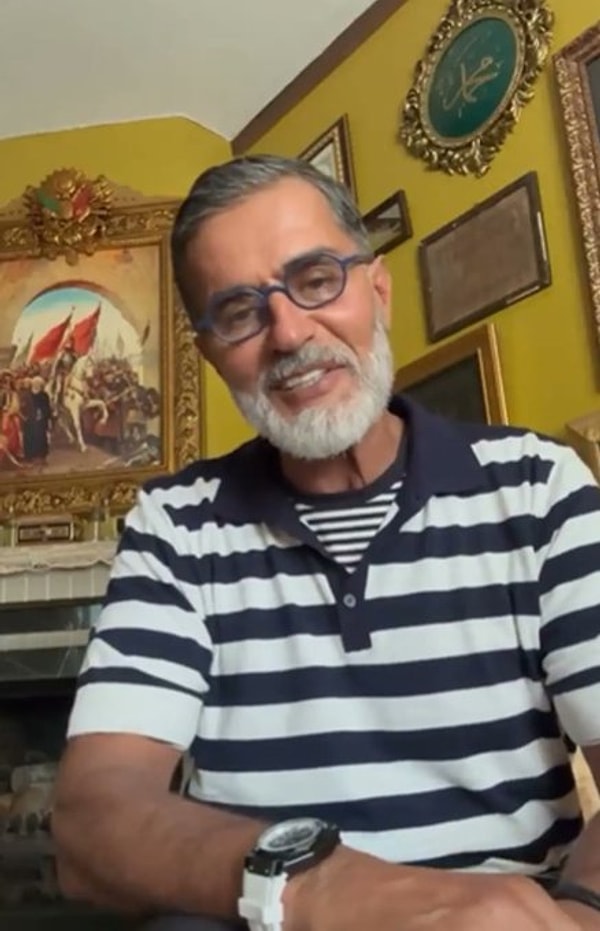 Yıllardır cübbe, sarık ve şalvarla görmeye alıştığımız Yaşar Alptekin, bir kez daha imaj değişikliğine gitti.