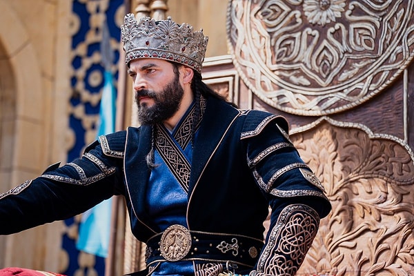 Akın Akınözü'nün ATV dizisindeki rolü için aldığı eğitimler şaşırttı.