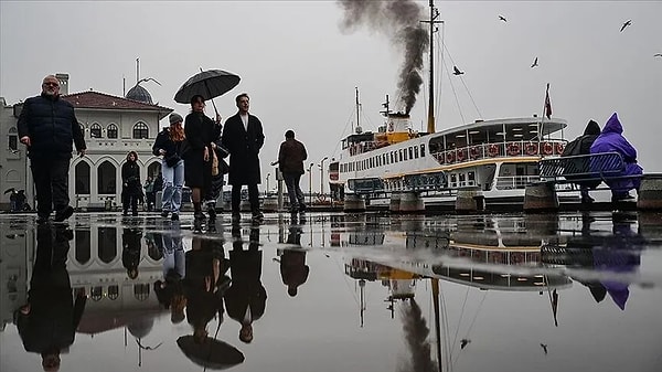 Sıcaklık 16 derece birden düşecek. AKOM'dan gök gürültülü sağanak yağış uyarısı.