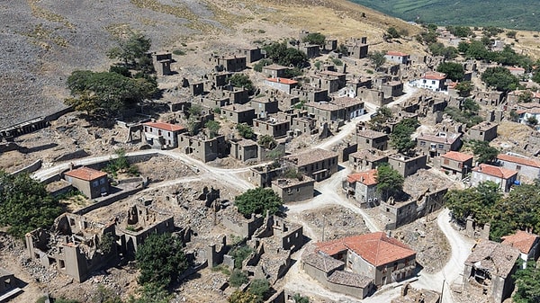 Havadan Çekilen Görüntüler Köydeki Hüzünlü Manzarayı Gözler Önüne Serdi