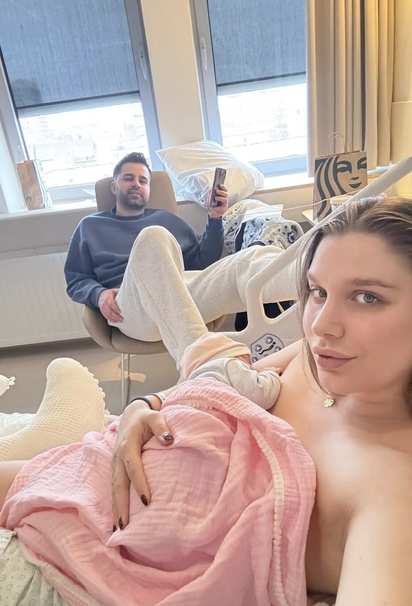 Bebeğini kucağına alan İmge Cici, bu mutlu haberi takipçileriyle paylaştı.