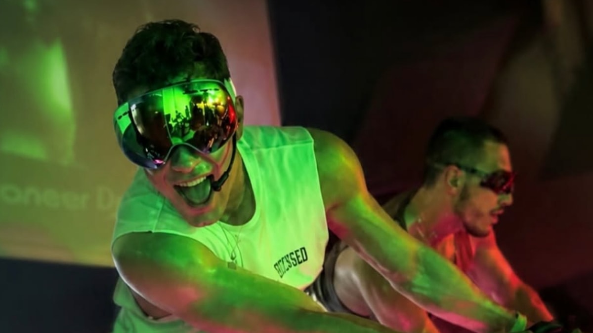 Hepimize Böyle Bir Ortam Lazım: Spinning Seansındaki İnanılmaz Enerjisiyle Dünyayı Kasıp Kavuran Anıl Güzel!