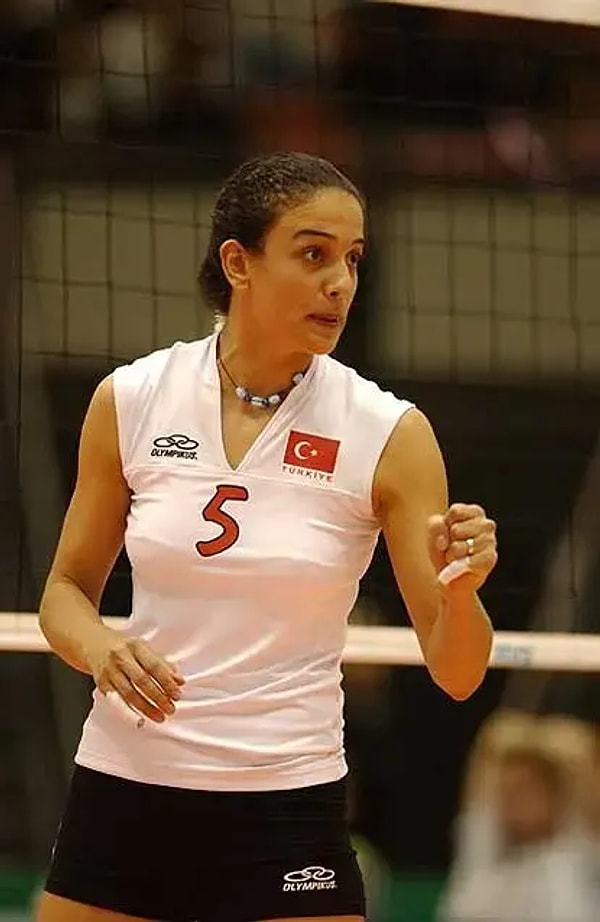 Türk voleybolunun bugün ulaştığı başarıların temellerini atan isimlerden biri hiç şüphesiz Aysun Özbek’ti.