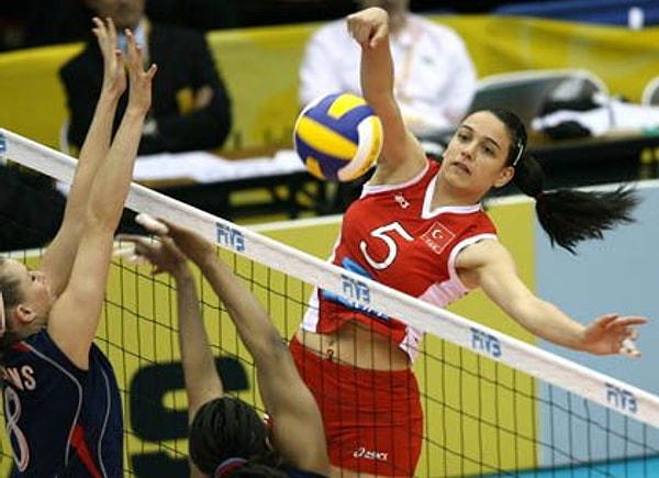 Aysun Özbek’in adı 2008 yılında bu kez sahadaki performansıyla değil, özel hayatına ilişkin ortaya atılan iddialarla gündeme geldi.