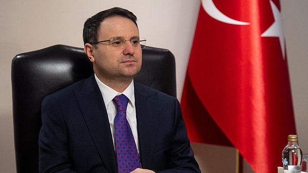 Bakan Gürlek, uygulamanın ilk aşamada Ankara Batı, İzmir ve Kayseri adliyelerinde başlatılacağını bildirdi.