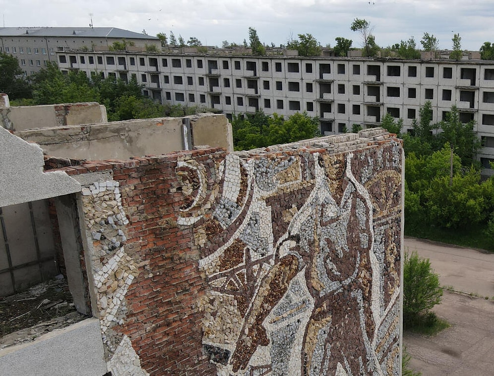 Once Home to 10,000 People, Ghost Town Zaozerny Now Has Only 216 Residents Left