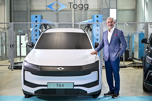 TOGG Yönetim Kurulu Başkanı Fuat Tosyalı, Anadolu Ajansı Finans Masası'na konuk oldu. Türkiye'nin yerli otomobili Togg'un yeni modelini tanıtan Tosyalı, araçla ilgili önemli bilgiler verdi.