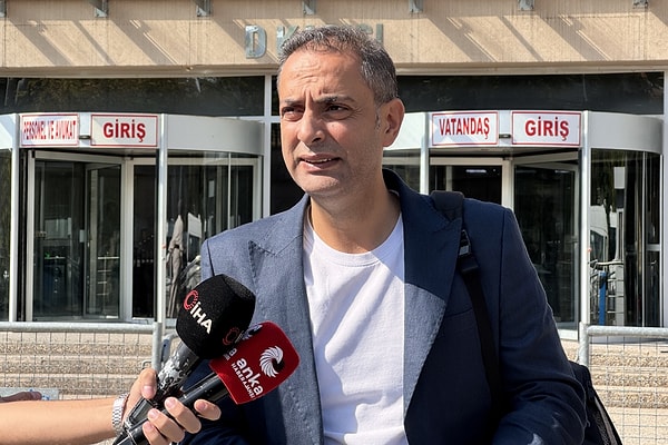 Ağırel elindeki bilgi ve belgeleri savcılığa teslim ettiğini açıkladı.