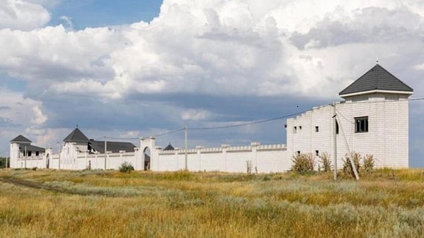 Kale 1,2 hektarlık arazinin ortasına kuruldu