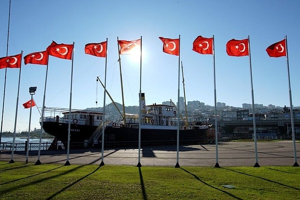 3. 1919'da Milli Mücadele'yi başlatmak için Samsun'a çıktığı ünlü vapurun adı nedir?
