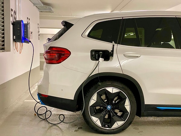 Elektrikli araçta yangın çıkarsa ne yapmak gerekiyor?