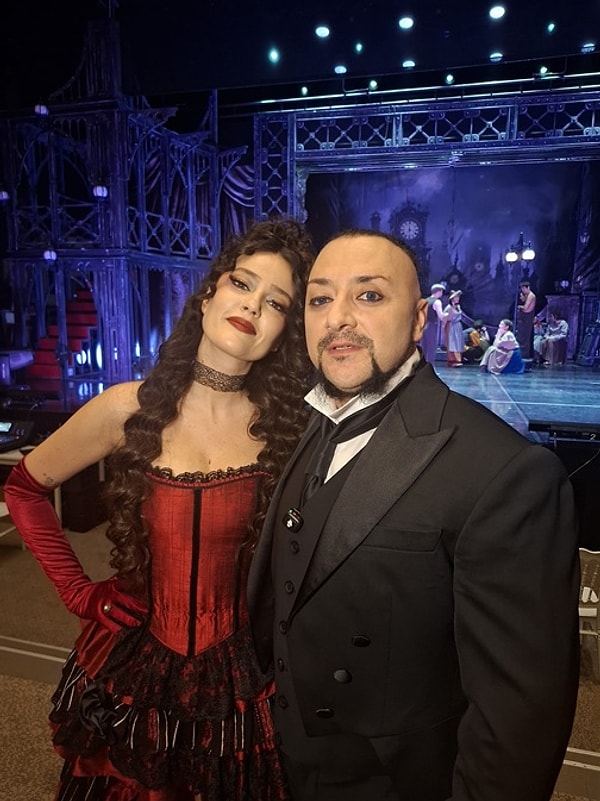 Üstelik Hayko Cepkin'i son yıllarda yalnızca kendi konserlerinde değil, müzikal sahnesinde de izliyoruz. Jekyll & Hyde ile bambaşka bir Hayko dönemi başlamıştı.