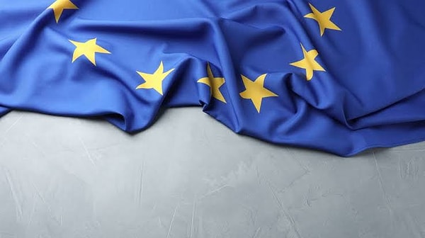 Portekiz’de 19 Mayıs 2026 tarihinde yürürlük kazanan yeni yasayla birlikte, AB dışındaki ülke vatandaşları için vatandaşlık başvurusunda aranan ikamet süresi 5 yıldan 10 yıla yükseltildi.