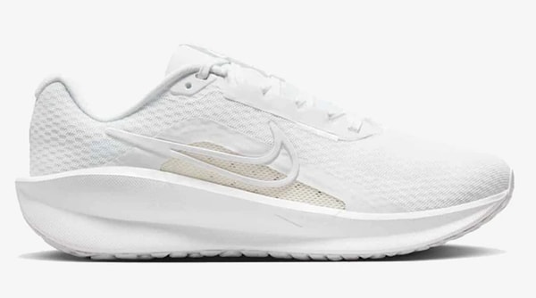 Nike Downshifter 13 kadın koşu ayakkabısı %35 indirimle 3.899,00 TL yerine net 2.534,35 TL!