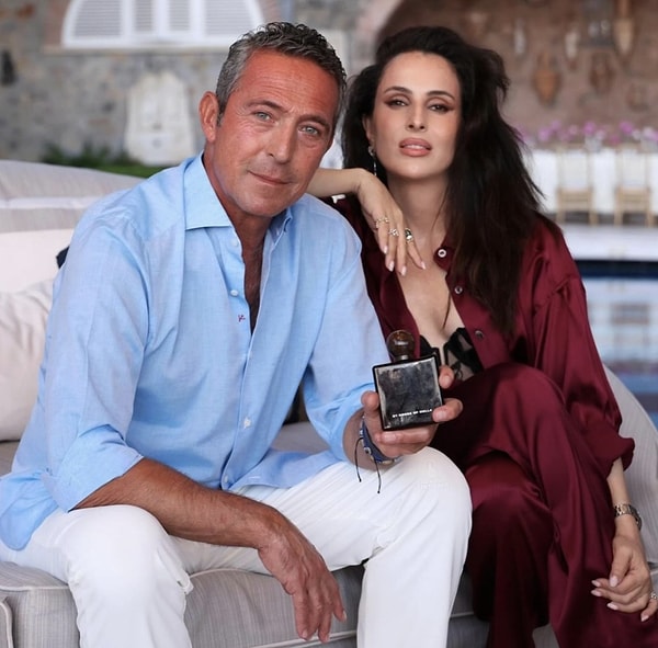 Nevbahar Koç, güzelliği ve stiliyle cemiyet hayatının stil ikonları arasında gösteriliyor.