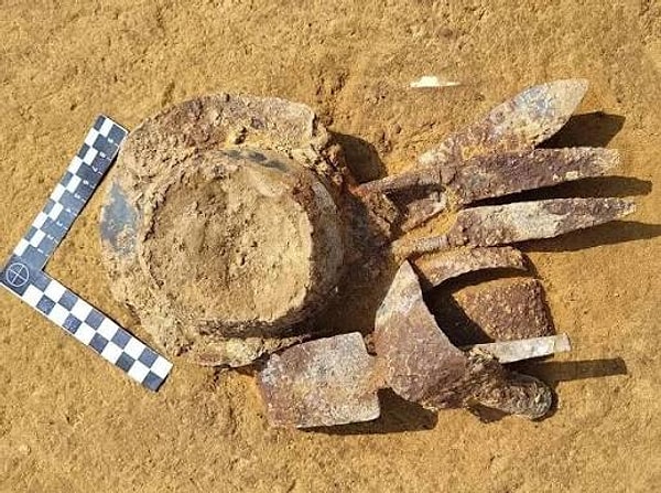 Hurda Yığınlarının Arasında Bulunan Metal Parça Bir Vandal Savaşçısına Ait Çıktı