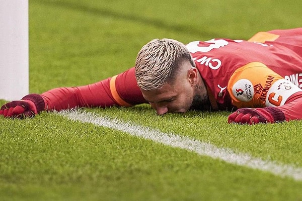 Futbolu bıraktığı iddiaları yalanlandı.