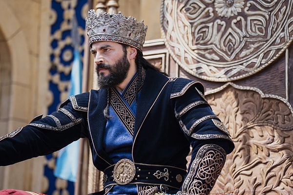 What is the Theme of Aşk ve Taht?