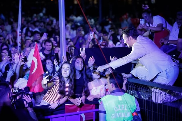Bir dönemin yakın dostları Sinan Akçıl ve Ferhat Göçer arasındaki ipler, geçtiğimiz günlerde iyice gerildi.