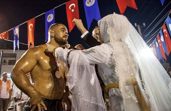 A wrestling match took place during the wedding, which lasted for three days and three nights. The champions of Kırkpınar participated.