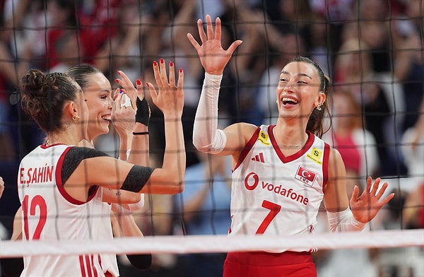 Gergin başlayan sette kazanan değişmedi.