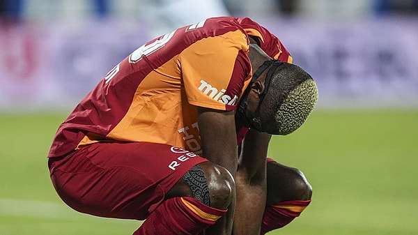 Süper Lig'de Başakşehir mücadelesinin ortasında sakatlık yaşayarak sahadan ayrılmak zorunda kalan Victor Osimhen'in sağlık durumu merak ediliyordu.