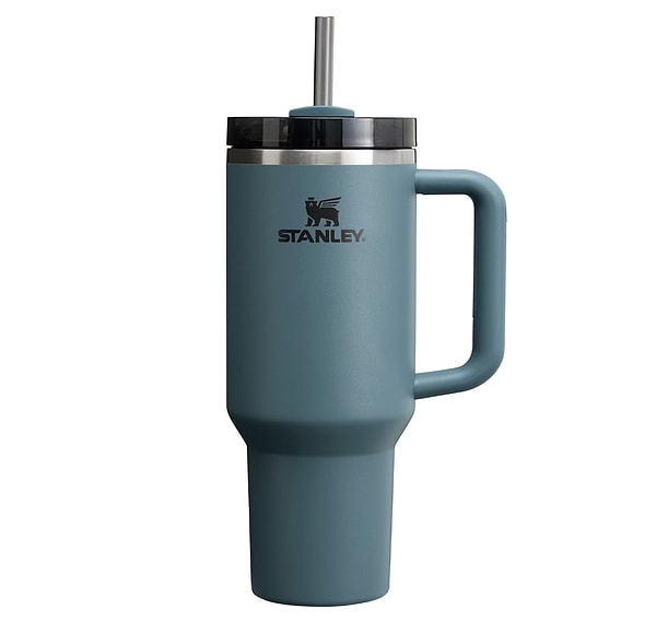 Stanley Quencher 1.18L pipetli termos bardak çok satanların zirvesindeki yerini koruyor!