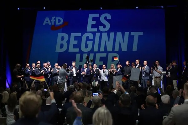 AfD bütün yaş gruplarında önde!